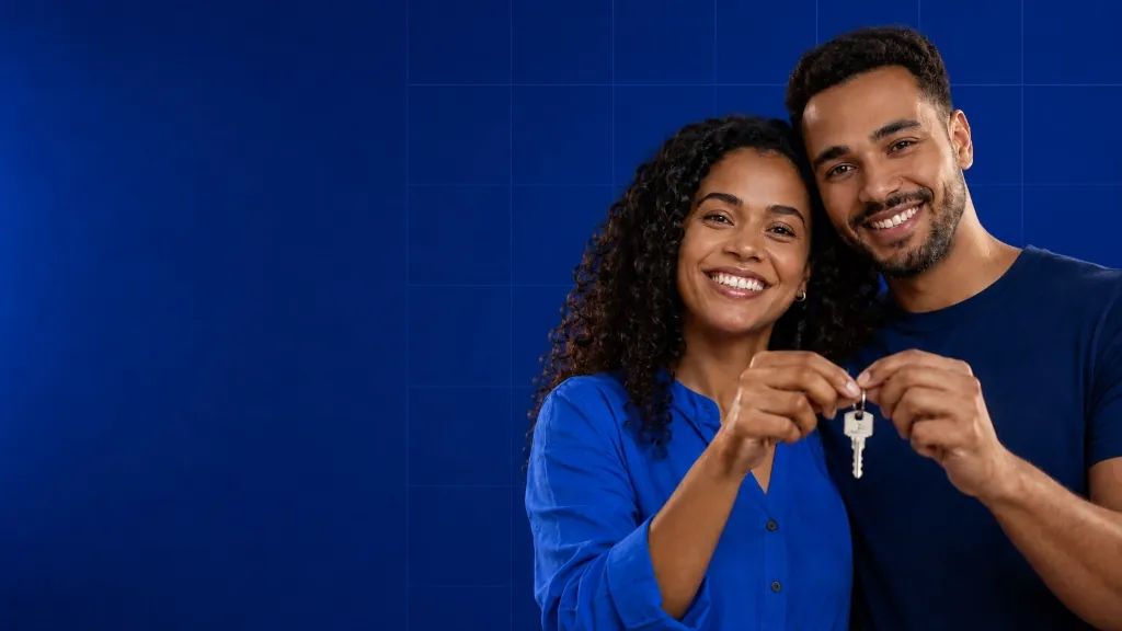 Casal com a chave da casa nova